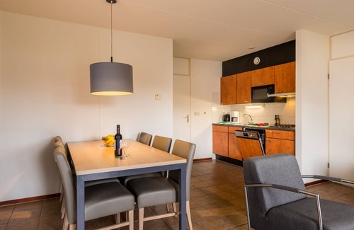 Borger House | Comfortable bungalow with dishwasher, near Hunebedcentrum