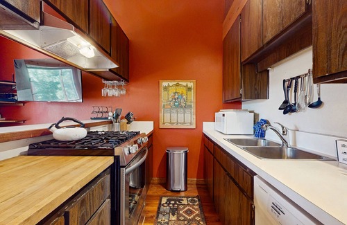 Truckee Condo | Comfortable condo with a loft, gas fireplace, pool & fitness room at rec center