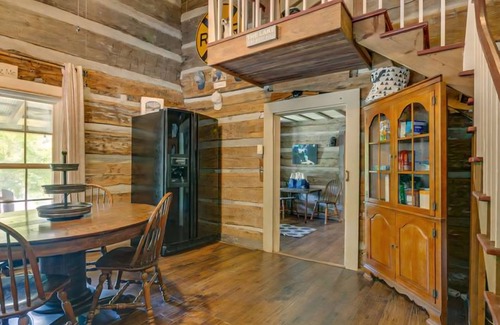 Lynchburg Cabin | Comfortable cabin in Lynchburg with a lake view.5 miles from Jack Daniel