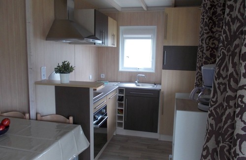 Grandcamp-Maisy Ski Chalet | Comfortable chalet near the sea