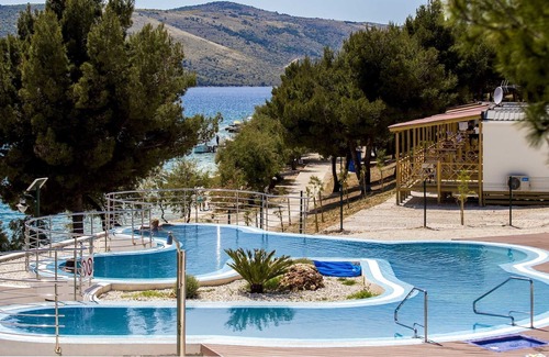 Seget Vranjica Ski Chalet | Comfortable chalet with 2 bathrooms, beautiful Trogir at 6km