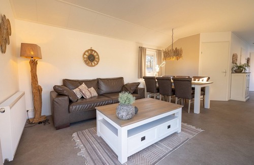 Kaatsheuvel Ski Chalet | Comfortable chalet with microwave