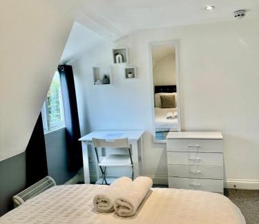 Saint Paul's House | Comfortable City Centre Room