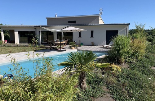 Onet-le-Chateau House | Comfortable contemporary villa with swimming pool, large plot, fiber/wifi