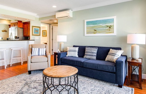 Holiday Isle Condo | Comfortable condo with seasonal beach service, pool & central AC - walk to beach