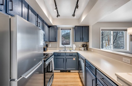 Jackson Condo | Comfortable condo with fireplace & washer/dryer - close to slopes
