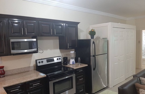 Saint Andrew Apartment | COMFORTABLE, CONTEMPORARY, CENTRAL