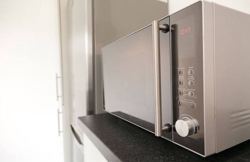 Crawley House | Comfortable contractor/family house Gatwick: sleeps 6+