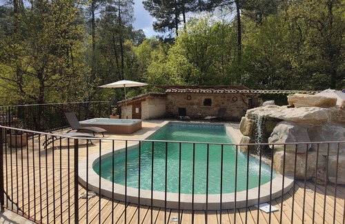 Banne House | Comfortable country house in the heart of nature, with jacuzzi, sleeps 10