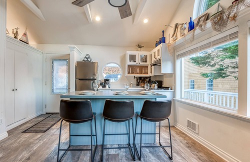 Depoe Bay House | Comfortable, Cozy, Honeymoon Cottage, Ocean Views, Whale Watching in Depoe Bay
