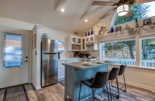 Depoe Bay House | Comfortable, Cozy, Honeymoon Cottage, Ocean Views, Whale Watching in Depoe Bay