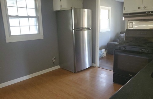 Charleston House | Comfortable Cozy Walk to CAMC King WiFi Remodeled