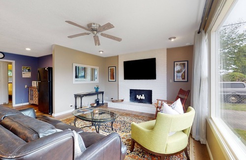 Eureka House | Comfortable dog-friendly home with patio, grill, board games, & enclosed yard
