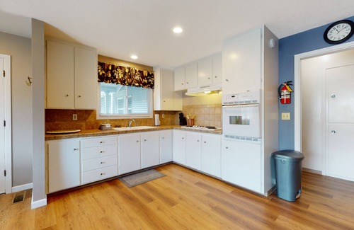 Eureka House | Comfortable dog-friendly home with patio, grill, board games, & enclosed yard