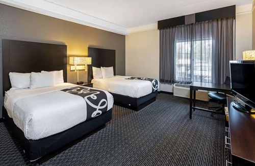 Superstition Springs Hotel | Comfortable Double-Bed Room, La Quinta Inn - 2 Family Ready Rooms