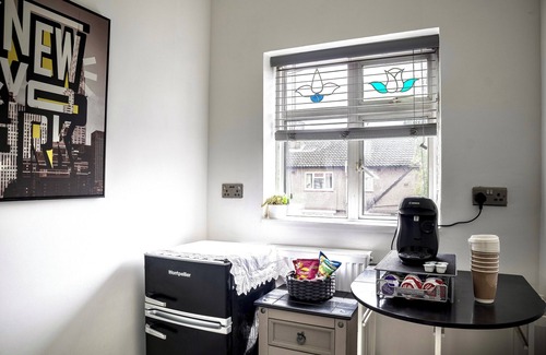 East Ham South House | Comfortable Double Bedroom In E6