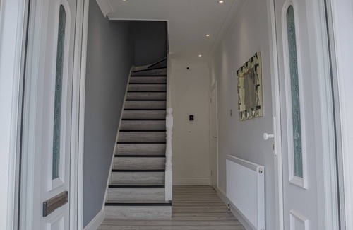 East Ham South House | Comfortable Double Bedroom In E6