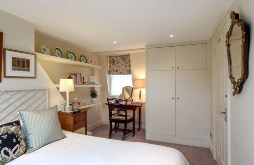 Munster Bed & Breakfast | Comfortable double bedroom with ensuite bathroom, sitting room & roof terrace