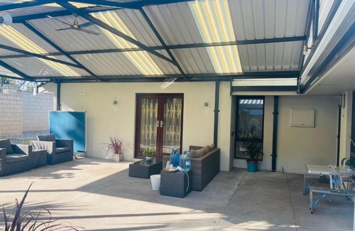 Riverton House | Comfortable Double room with shared kitchen and bathroom