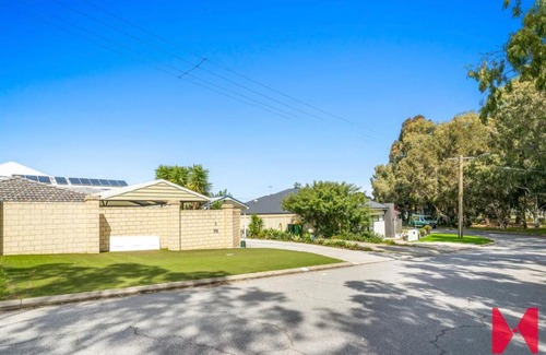 Riverton House | Comfortable Double room with shared kitchen and bathroom