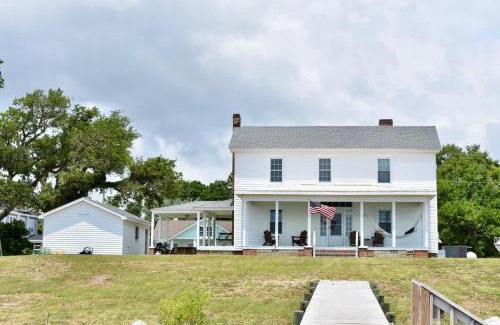 Atlantic House | Comfortable Down East Waterfront Farmhouse