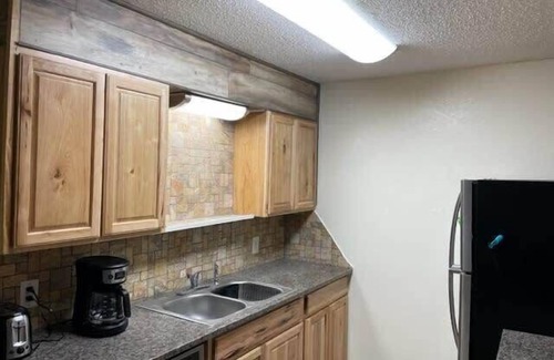 Lawton Apartment | Comfortable downstairs 2 bed next to Fort Sill!