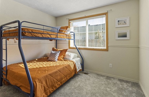 Central Point House | Comfortable family friendly HOME
