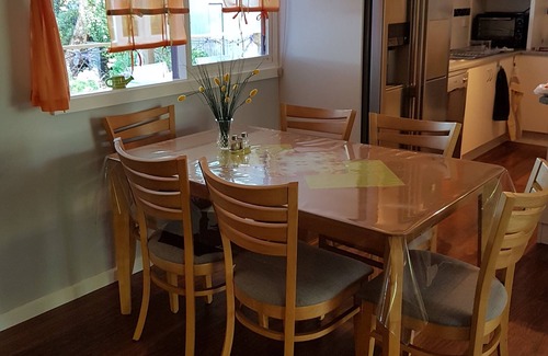 Mount Barker House | Comfortable family/couples/business stay house in a quiet central location.