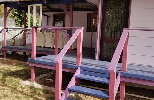 Mount Barker House | Comfortable family/couples/business stay house in a quiet central location.
