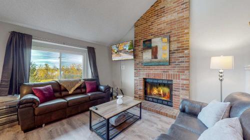 Prides Crossing House | Comfortable Family Friendly Home on Quincy Reservoir
