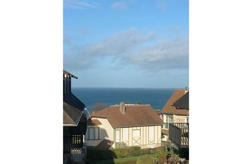 Benerville-sur-Mer House | Comfortable house with sea view