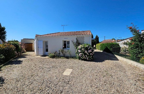 LʼAiguillon-sur-Mer House | Comfortable villa with garden - pets on request
