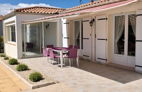 La Tranche-sur-Mer House | Comfortable House with Garden near Beach, Sleeps 5, Garage, and Baby Gear Provided
