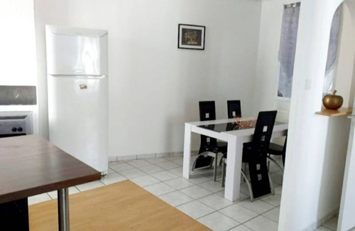 Neuville-sur-Saone Apartment | Comfortable 5-room apartment