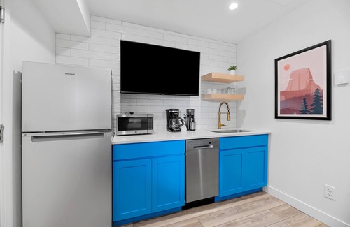 Spearfish House | Comfortable Fully Renovated Hotel Room at the Queen City Inn