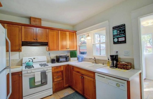 Downtown Riverside House | Comfortable Getaway/Family Fun/Business Executive