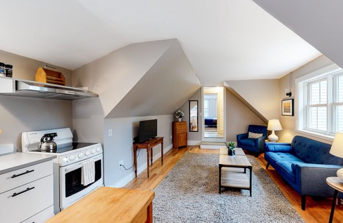 Castine Condo | Comfortable Getaway for Two w/Kitchenette - Right in the Heart of Downtown
