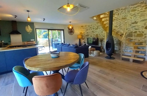 Asson Ski Chalet | Comfortable gîte with Spa and Pyrenees view *