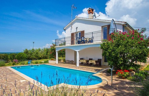 Baserinka Cottage | Comfortable holiday house with sea view and beautiful large yard