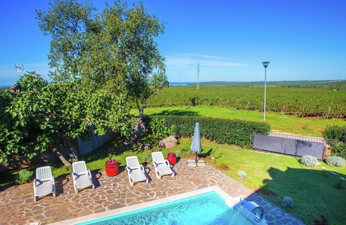 Baserinka Cottage | Comfortable holiday house with sea view and beautiful large yard