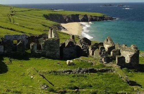 Ballyferriter House | Comfortable holiday home on the beautiful Slea-Head-Drive/ WILD ATLANTIC WAY