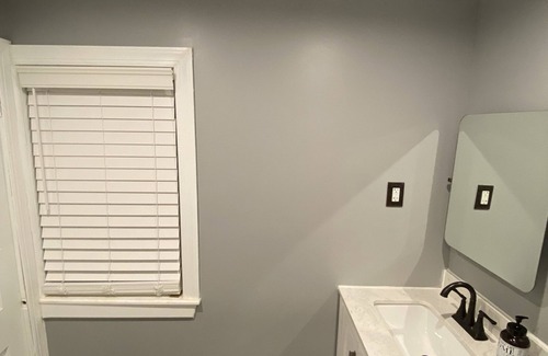 Aston House | Comfortable home away from homen