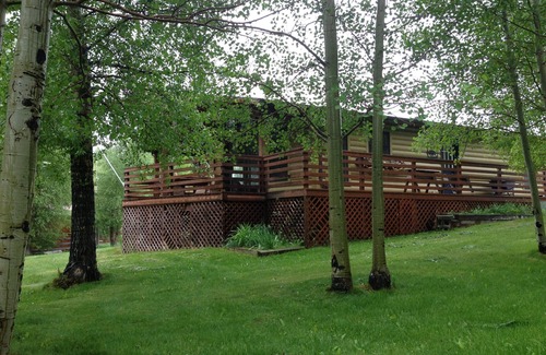 Encampment House | Comfortable Home Away From Home. Sleeps 5-6. Near Premier Outdoor Recreation.