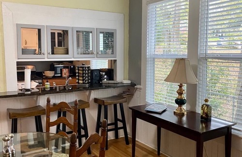 Tallahassee House | Comfortable Home Close to Downtown, Midtown, and FSU