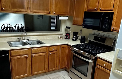 League City House | Comfortable Home in League City, easy access to I-45