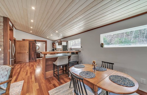 Hendersonville House | Comfortable home near wineries and hiking