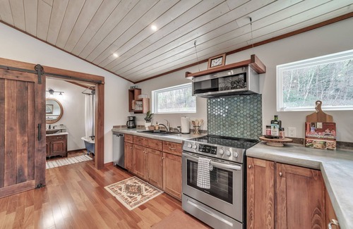 Hendersonville House | Comfortable home near wineries and hiking