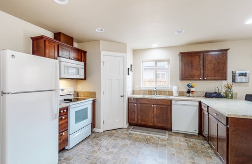 Mountain View House | Comfortable home with grill, deck, enclosed yard, & W/D - great location