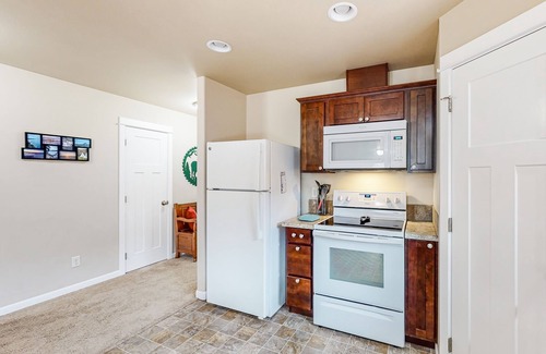 Mountain View House | Comfortable home with grill, deck, enclosed yard, & W/D - great location