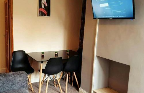 Alsagers Bank House | Comfortable House in Stoke
